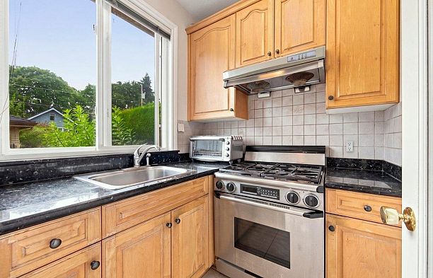 3262 W 12th Avenue Kitsilano