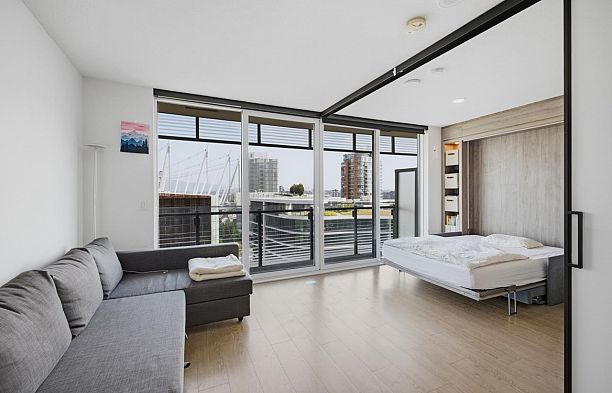 2007 89 Nelson Street Yaletown