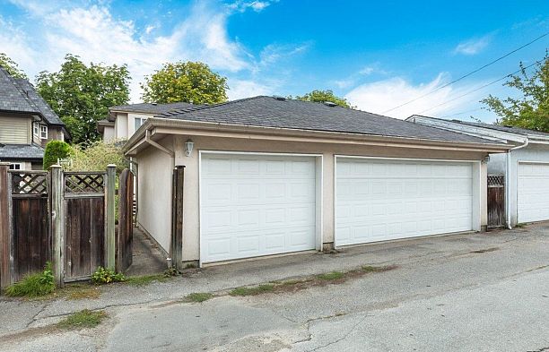 3262 W 12th Avenue Kitsilano