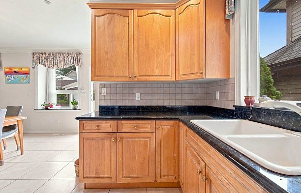 3262 W 12th Avenue Kitsilano