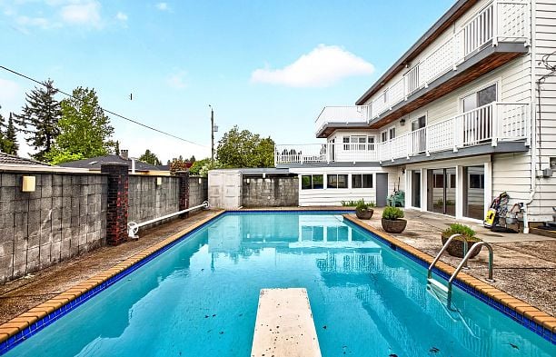 642 W 53rd Avenue South Cambie