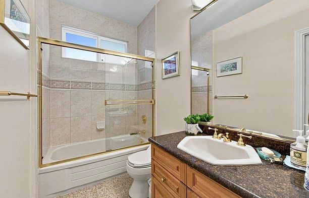 3262 W 12th Avenue Kitsilano