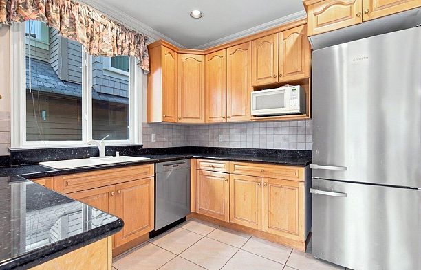 3262 W 12th Avenue Kitsilano