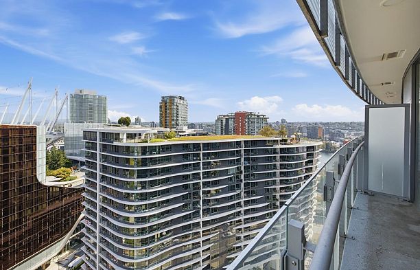 2007 89 Nelson Street Yaletown