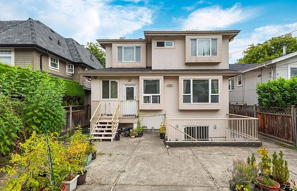 3262 W 12th Avenue Kitsilano