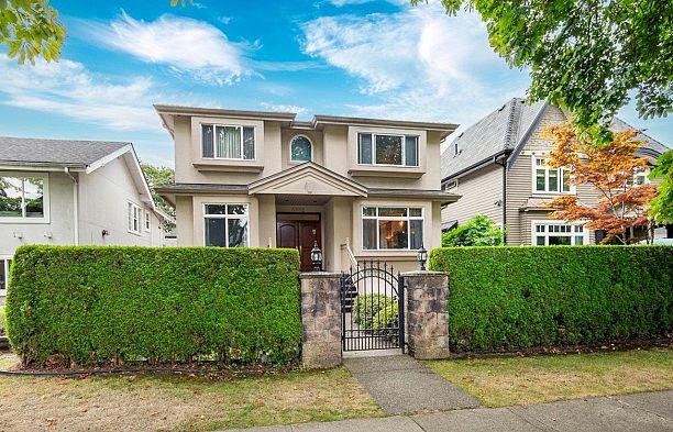 3262 W 12th Avenue Kitsilano