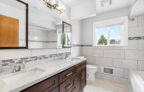 642 W 53rd Avenue South Cambie