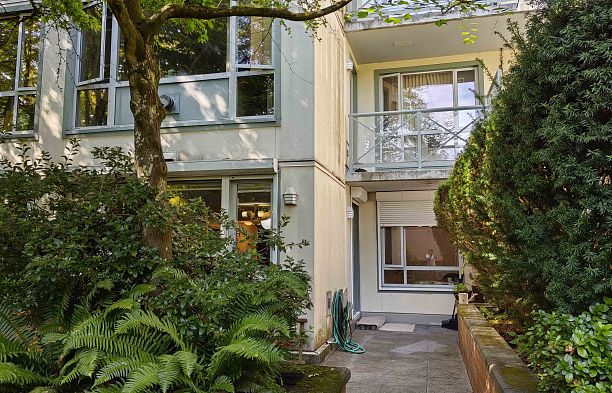106 5770 Oak Street Oakridge VW