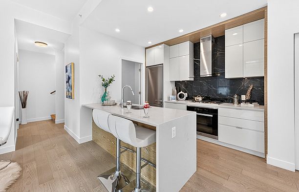 6739 Cambie Street South Cambie