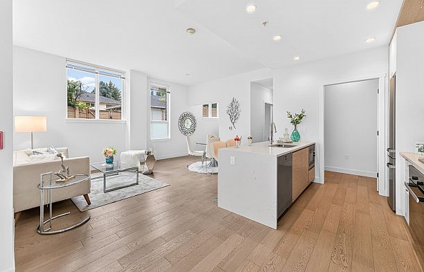 6739 Cambie Street South Cambie