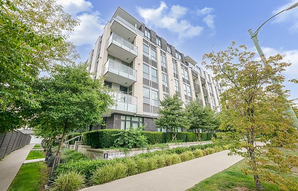 6739 Cambie Street South Cambie