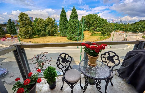 205 1529 W 6th Avenue False Creek