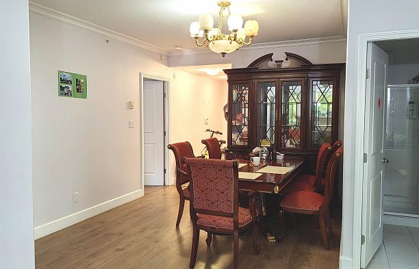 106 5770 Oak Street Oakridge VW