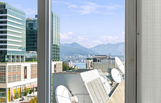 1703 233 Robson Street Downtown VW