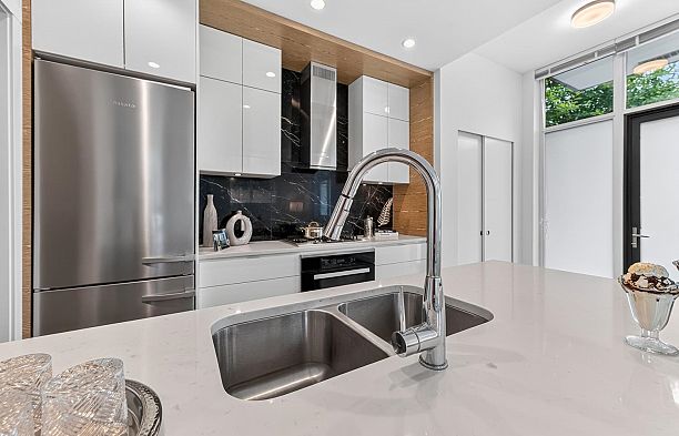 6739 Cambie Street South Cambie