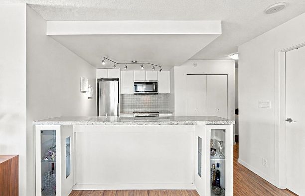 1703 233 Robson Street Downtown VW