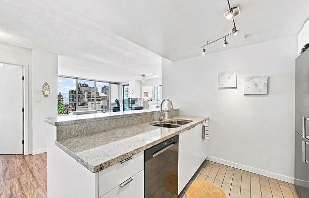 1703 233 Robson Street Downtown VW