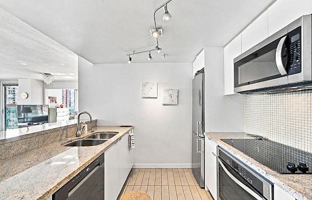 1703 233 Robson Street Downtown VW
