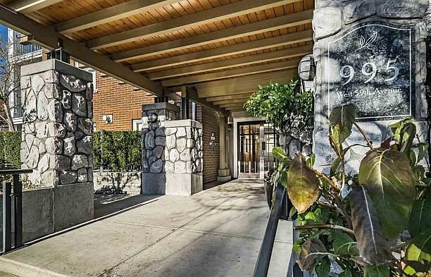 412 995 W 59th Avenue South Cambie