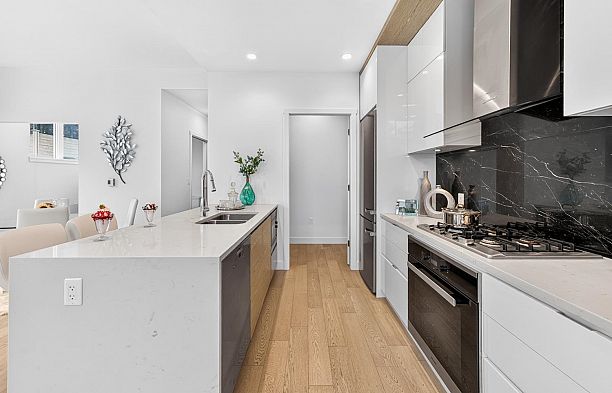 6739 Cambie Street South Cambie