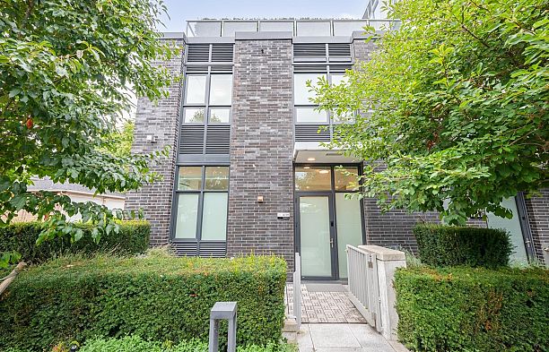 6739 Cambie Street South Cambie