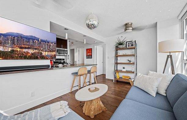 502 688 Abbott Street Downtown VW