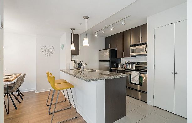 517 618 Abbott Street Downtown VW