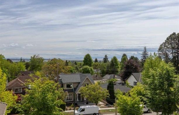 2 5061 Blenheim Street Dunbar