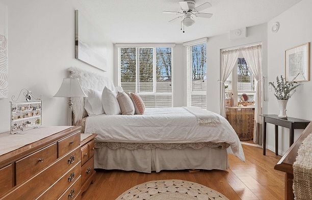 123 3440 W Broadway Kitsilano