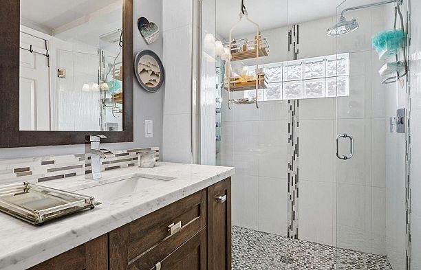 201 3220 W 4th Avenue Kitsilano
