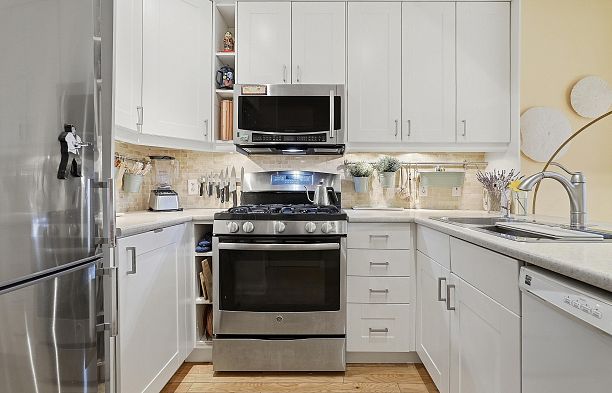 123 3440 W Broadway Kitsilano