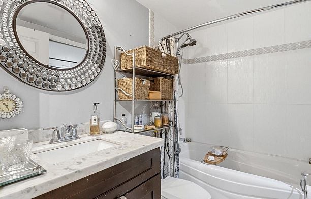 201 3220 W 4th Avenue Kitsilano