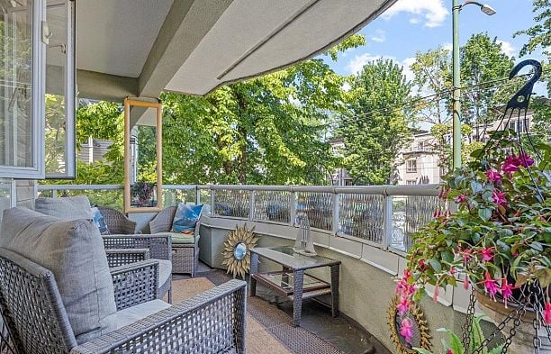 201 3220 W 4th Avenue Kitsilano