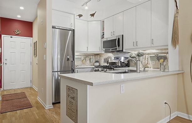 123 3440 W Broadway Kitsilano