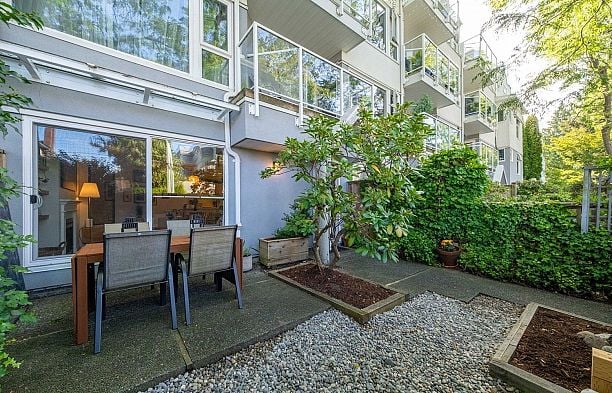 112 2020 W 8th Avenue Kitsilano