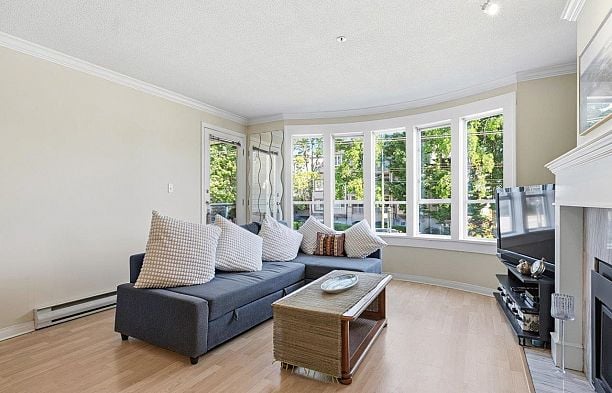 201 3220 W 4th Avenue Kitsilano