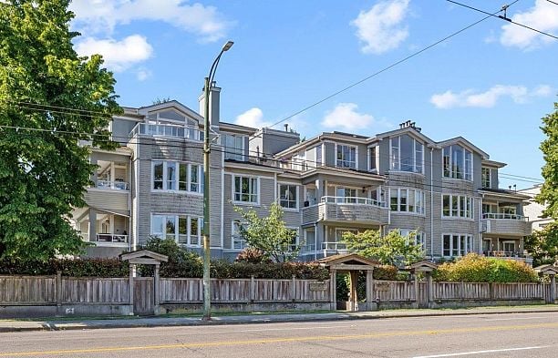 201 3220 W 4th Avenue Kitsilano