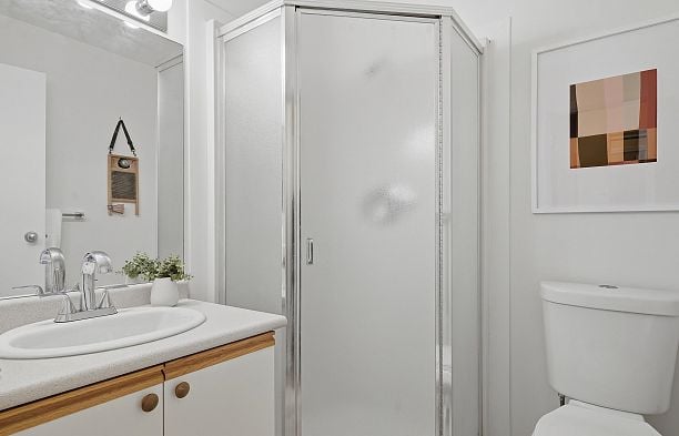 123 3440 W Broadway Kitsilano