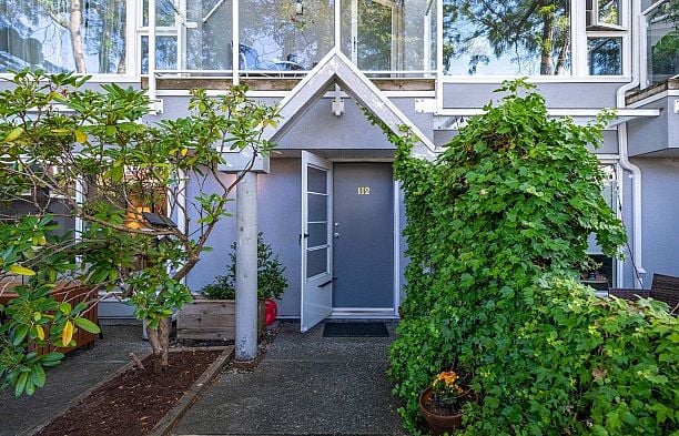112 2020 W 8th Avenue Kitsilano