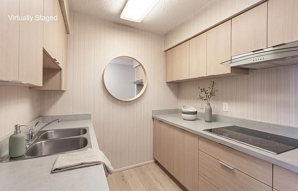 305 2080 Maple Street Kitsilano