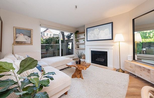 112 2020 W 8th Avenue Kitsilano