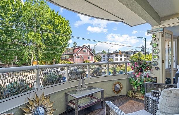 201 3220 W 4th Avenue Kitsilano