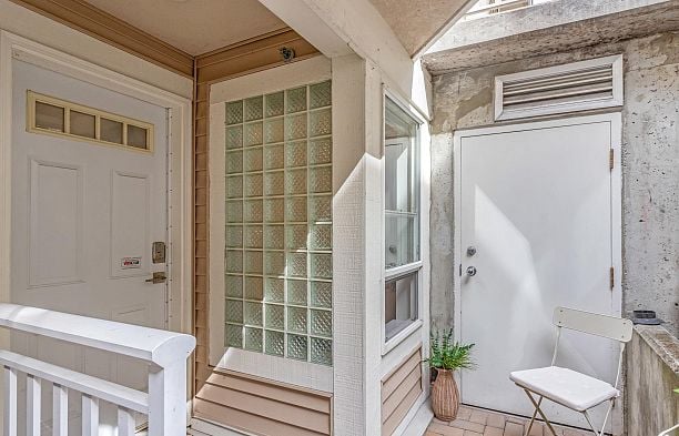 246 2565 W Broadway Street Kitsilano