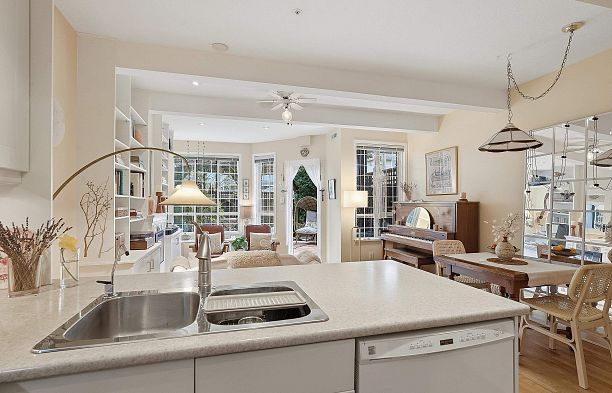 123 3440 W Broadway Kitsilano