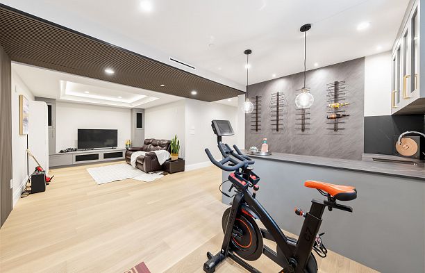2755 W 38th Avenue Kerrisdale