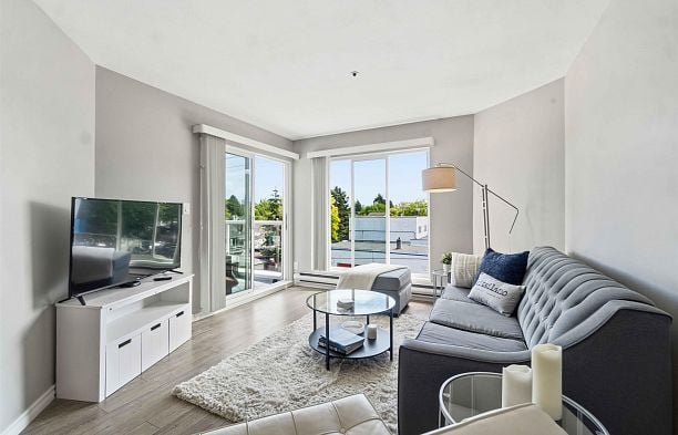 402 3505 W Broadway Kitsilano