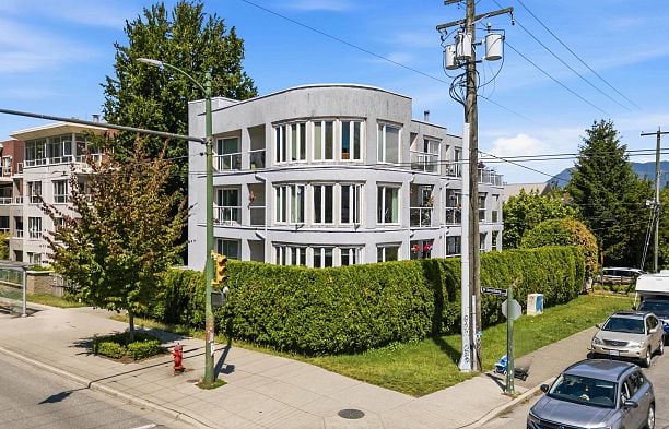 402 3505 W Broadway Kitsilano