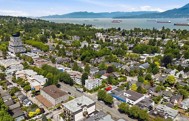 402 3505 W Broadway Kitsilano