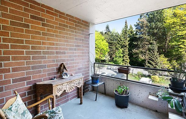 309 4101 Yew Street Quilchena