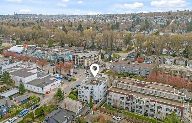 402 3505 W Broadway Kitsilano